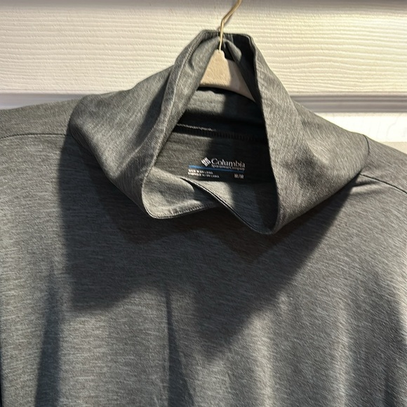 Columbia Olive Green Heathered Split Tail Cowl Neck Performance Pullover Top M - Picture 3 of 8